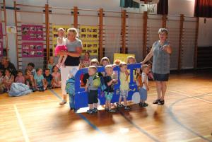 Vrtčevski otroci pomahali vrtcu v slovo 10